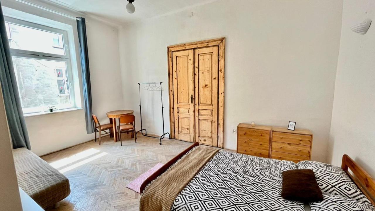 Nice Bedroom Near The Bus And Train Station Краков Экстерьер фото