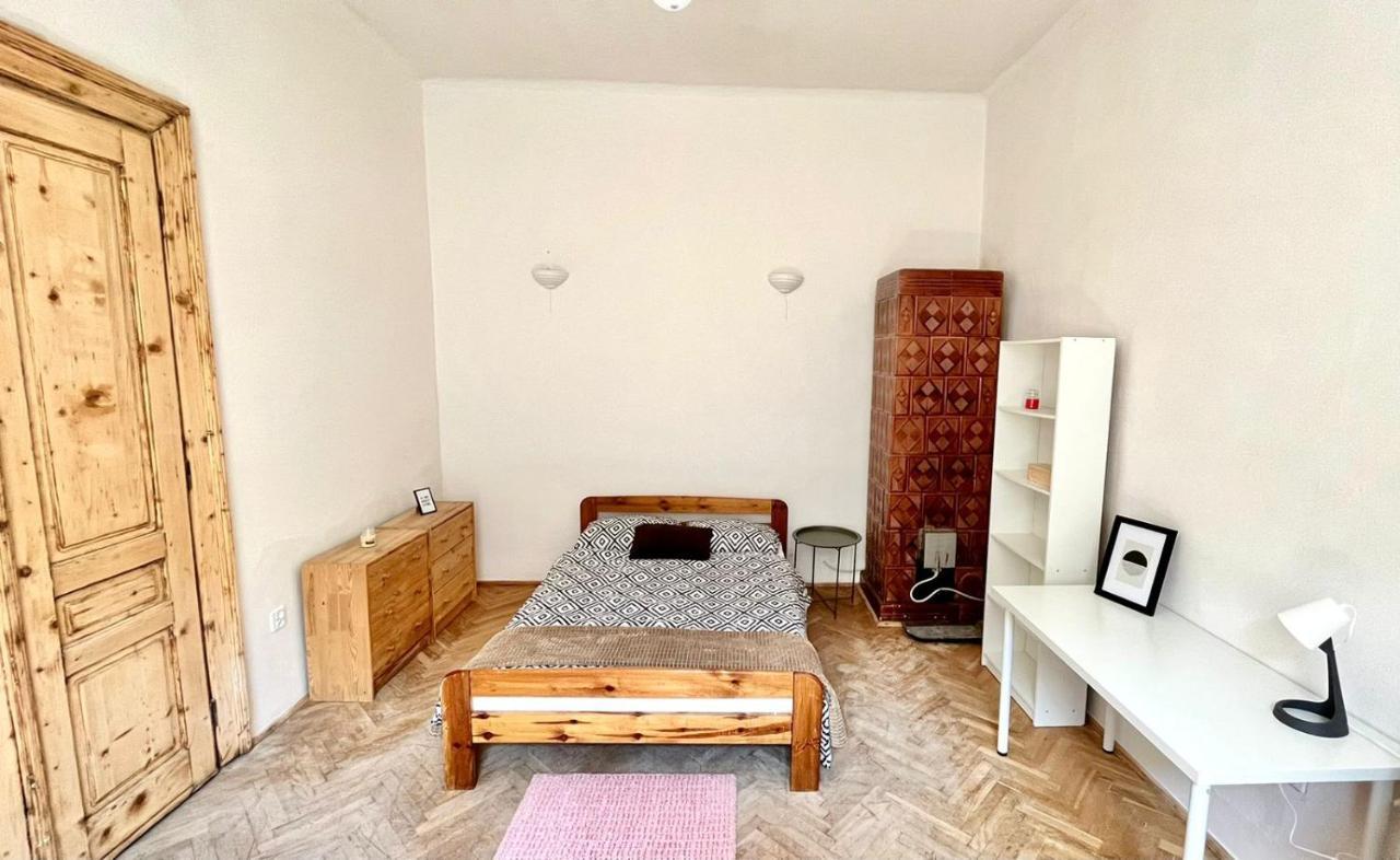 Nice Bedroom Near The Bus And Train Station Краков Экстерьер фото